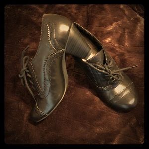 Black Oxford heeled booties size 8.5